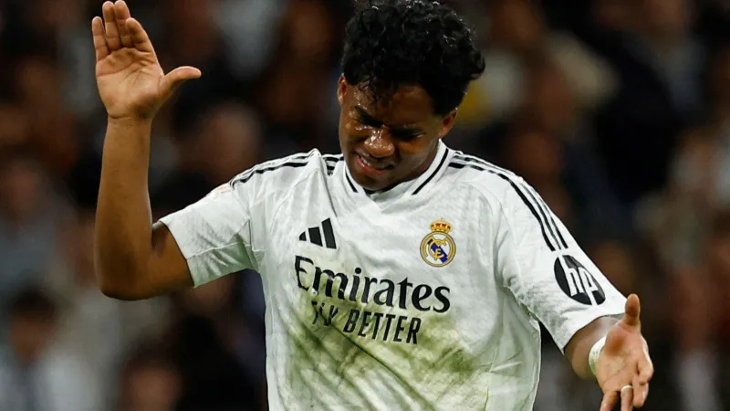 Meğerse Real Madrid Santiago Bernabeu'nun çimlerini maçtan önce boyuyormuş!
