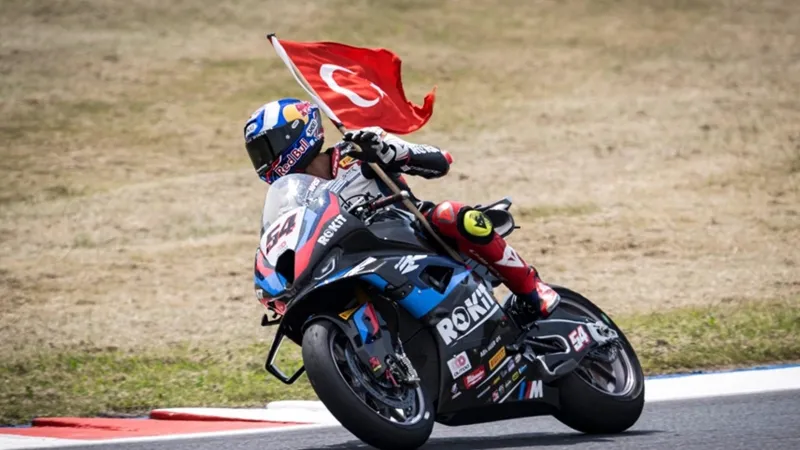 Milli motosikletçi Toprak Razgatlıoğlu, 2026'da MotoGP'de yarışacak