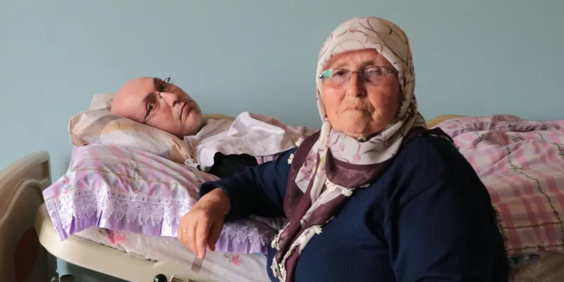 Anne Şefkati: 16 Yıldır Yatağa Bağımlı Oğluna Umut Oluyor!