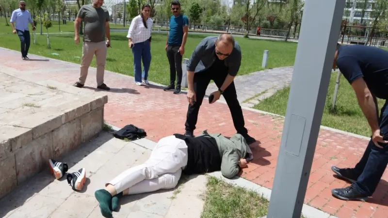 Aksaray Parkında Kan Donduran Olay: Kadın Tabancayla Vuruldu!