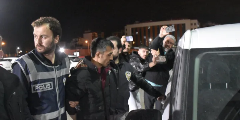Kan Donduran Cinayet: Kardeşler Gözyaşlarıyla Defnedildi!