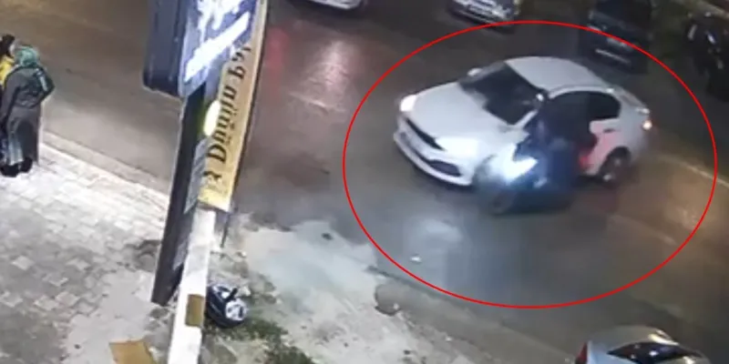 Bursa'da Feci Kaza! Otomobil Motosikleti Biçti: İşte O Anlar!