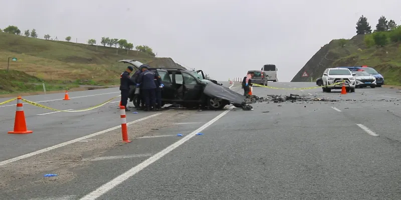 Malatya'da Feci Kaza: 2 Ölü! Ticari Araç Otomobille Çarpıştı