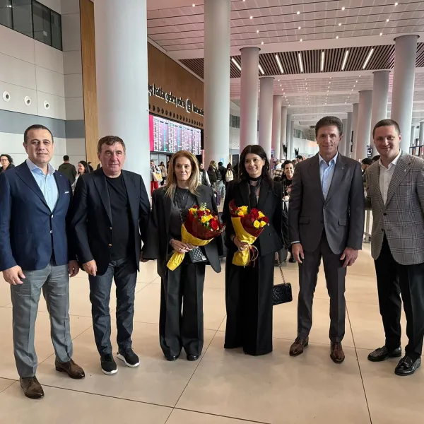 Hagi ve Popescu İstanbul'da! Efsaneler Neden Geldi?
