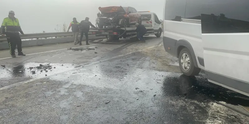 Bursa'da Feci Kaza! İşçi Servisi Otomobille Çarpıştı: 12 Yaralı!
