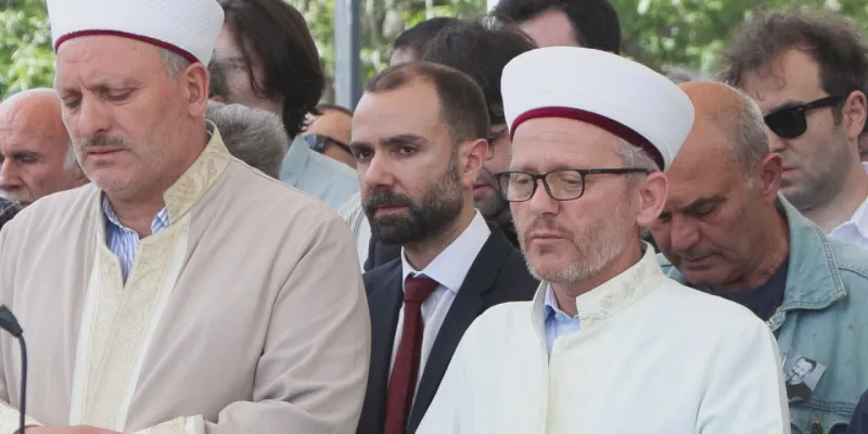 Yazar Süha Oğuzertem'in Vefatı: Yangın Faciası Sonrası Cenaze Töreni