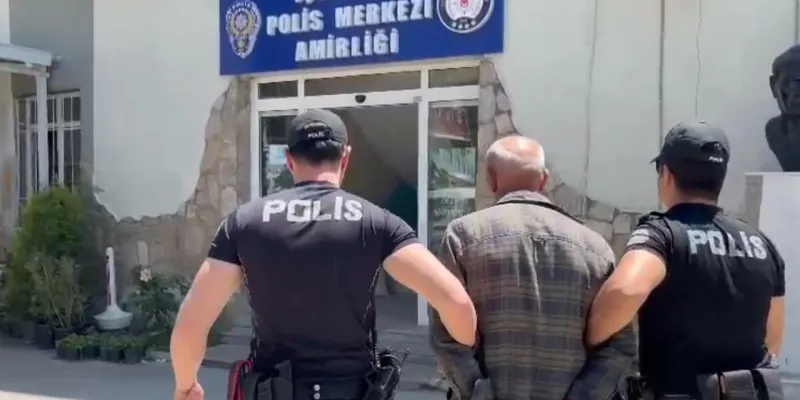 İzmir'de Şok! 21 Yıl Hapis Cezasıyla Aranan Zanlı Yakalandı!