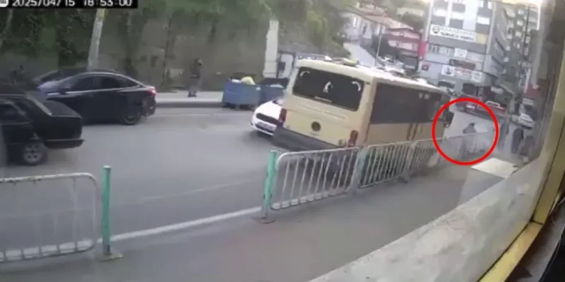 Zonguldak'ta Minibüs Dehşeti! Yaya Ağır Yaralandı!