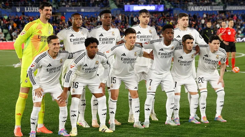 Real Madrid'den Şok Karar! Yıldız Futbolcuya 2 Haftalık Sözleşme Mi?