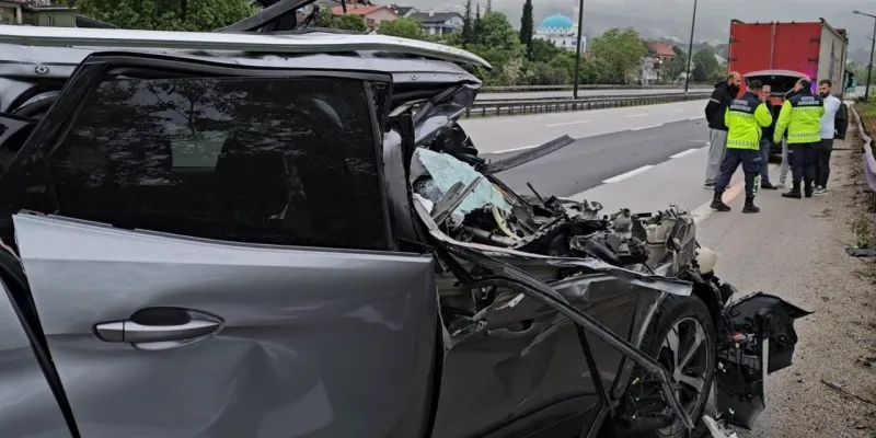 Sakarya'da Feci Kaza! TIR'a Çarpan Cip Sürücüsünün Akıbeti?
