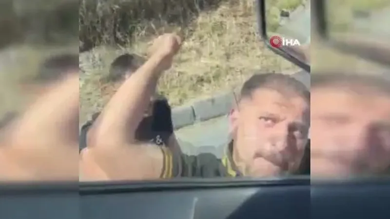 Tır Şoförüne Sandalyeli Saldırı! İstanbul'da Trafikte Dehşet Anları