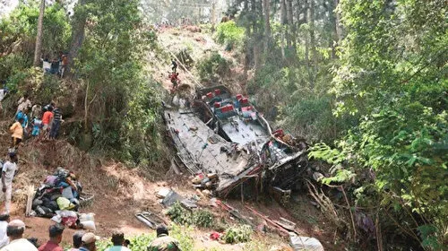 Sri Lanka'da Otobüs Faciası! Uçurumda Ölüm Kalım Savaşı