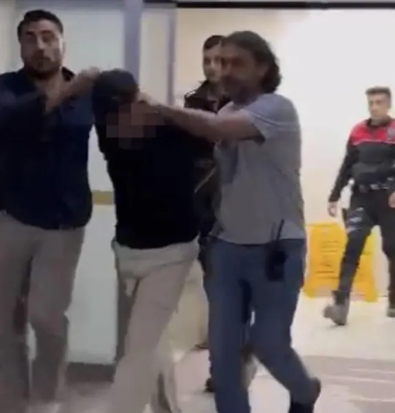 Otelde birlikte kaldığı arkadaşını bıçakladı