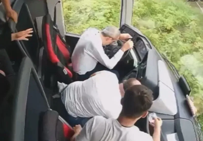 Otobüs Kazası Şoke Etti! Şoförün Son Anları Kamerada
