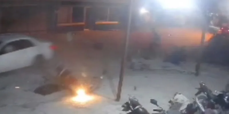 Feci Kaza: Otomobil Motosikletlere Çarptı! İşte O Anlar