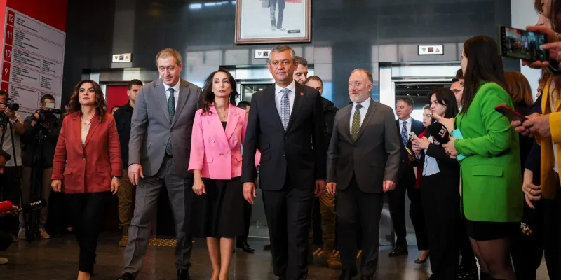 Özgür Özel'den Komisyon Açıklaması: İlk Savunucusu Biziz!