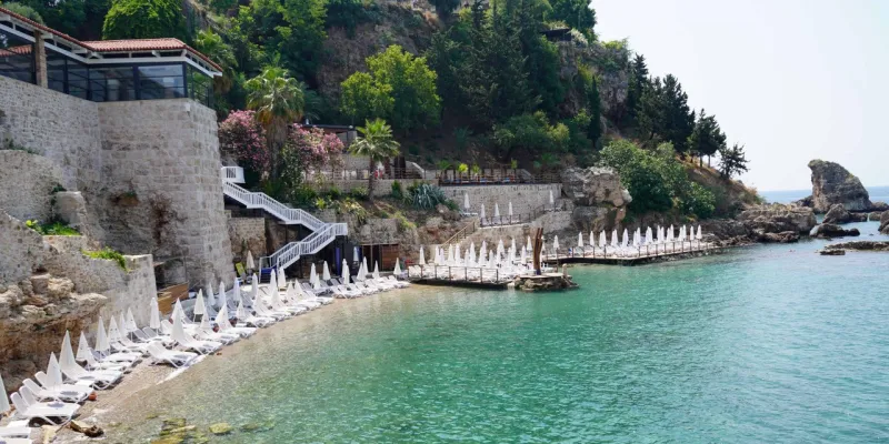 Plajdaki 1000 Liralık Şezlong Ücreti, Yarıya Düşürüldü