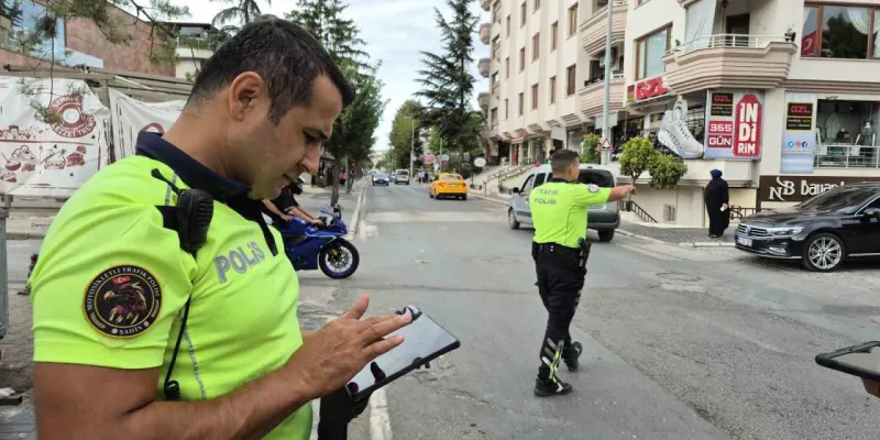 Düzce'de Trafik Terörü Bitiyor! Polis Şov Yapan Sürücüleri Yakaladı