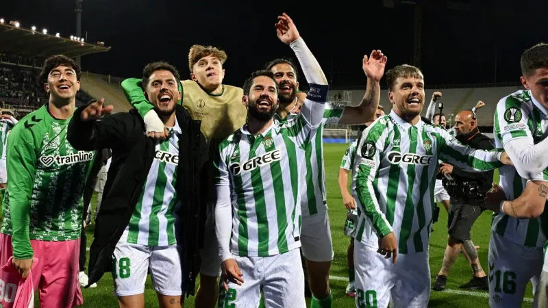 Real Betis'ten Konferans Ligi finali öncesi ilginç totem: Logolarına "kuş" eklediler
