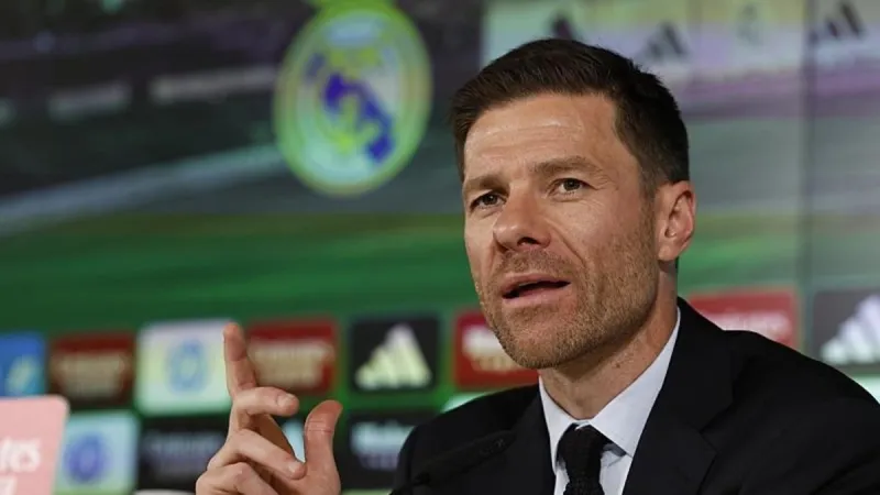 Real Madrid, Xabi Alonso'yu basına tanıttı