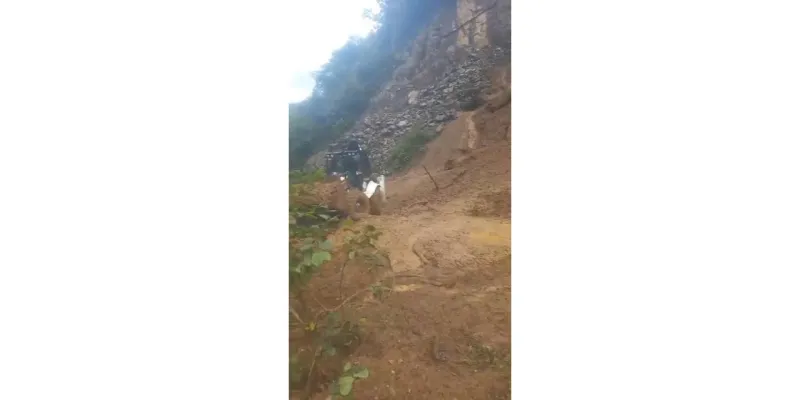 Rize'de Şok Heyelan! Köy Yolu Kapandı, Son Durum Ne?