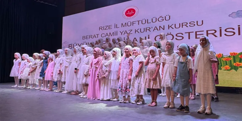 Rize'de Müftü Mahallesi Berat Camii Kur'an Kursları Görkemli Bir Törenle Sona Erdi