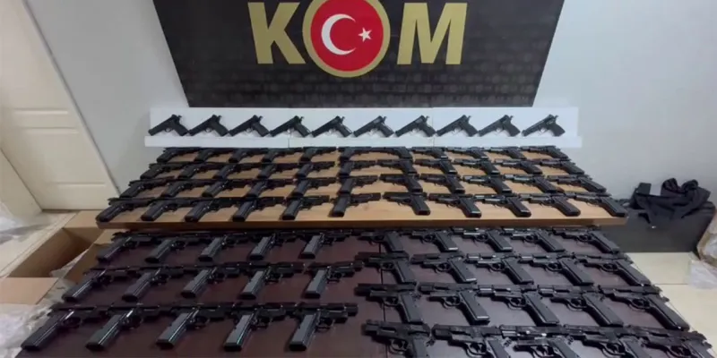 Sakarya'da kaçak silah operasyonu; 100 tabanca ele geçirildi