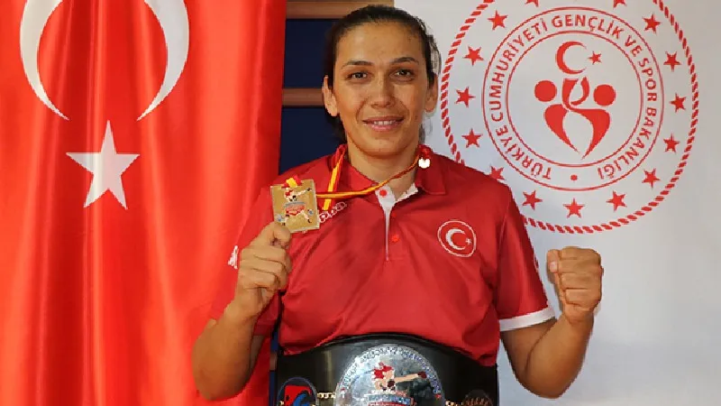 Şampiyon boksör Elif Güneri, kız çocuklarına örnek olmak istiyor