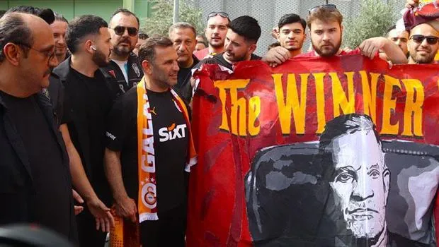 Şampiyon Galatasaray, İzmir'de coşkuyla karşılandı!