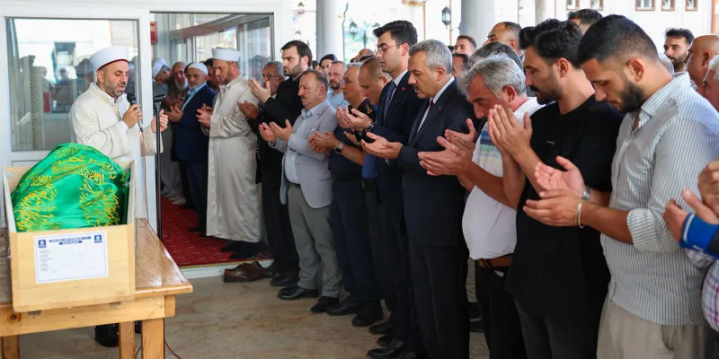 Şehit Babası Hulusi Yılmaz Rize'de Son Yolculuğuna Uğurlandı