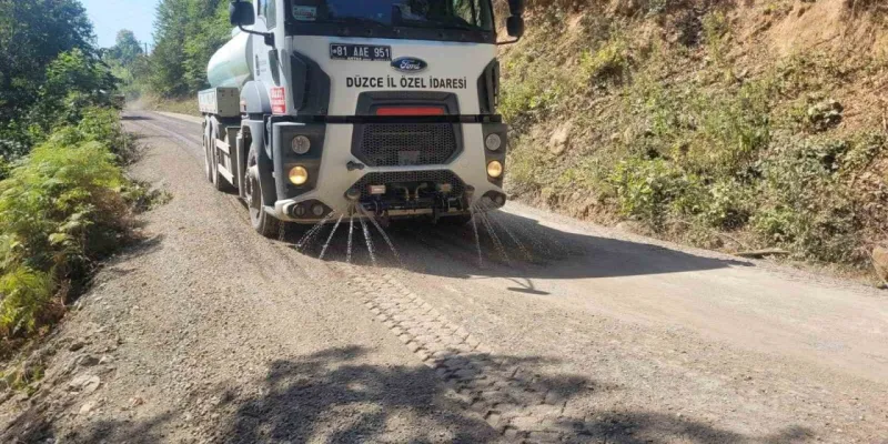 Şelaleye giden yolda hummalı çalışma