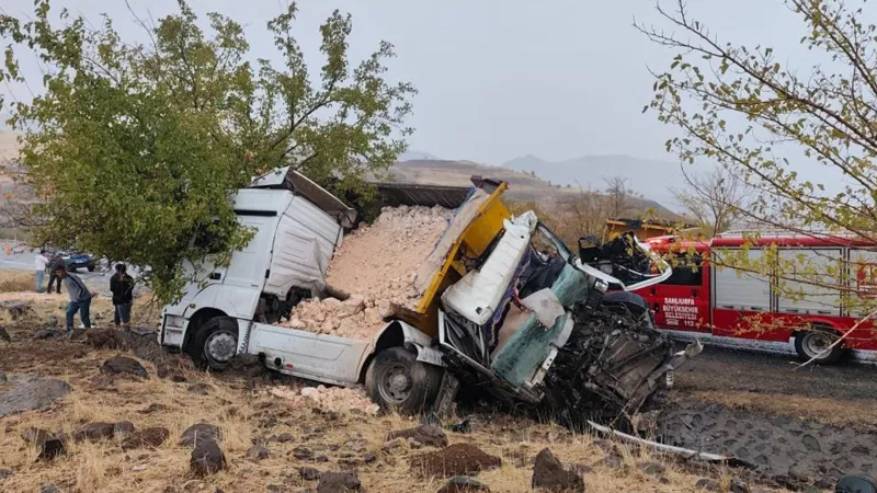 Siverek'te Korkunç Kaza: Kamyonlar Çarpıştı! İşte İlk Detaylar