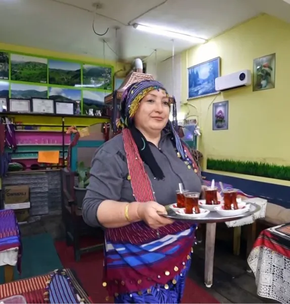 Tatil için geldiği yaylada çay ocağı açtı