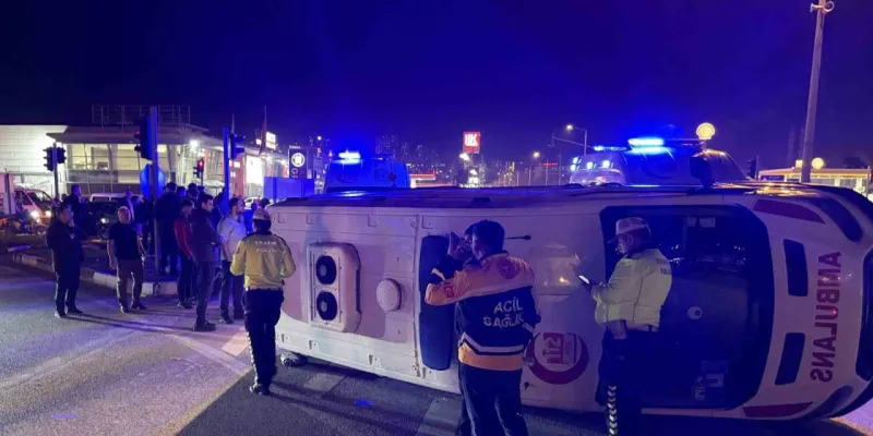 Tokat’ta ambulans ile cip çarpıştı: 3 yaralı