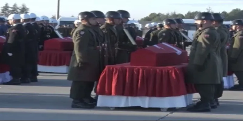 Türkiye şehitlerine ağlıyor! Kahramanlara son görev