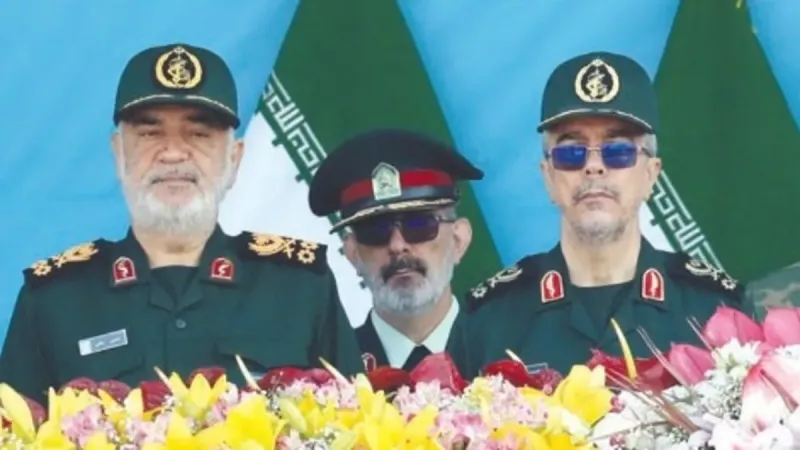 Üç komutan öldürüldü