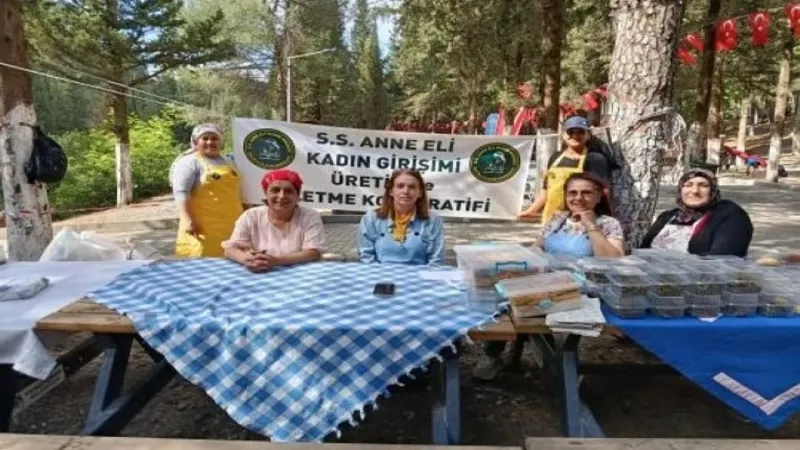 Yunusemre'de kadın emeğiyle kurulan "Anne Eli Yemekleri Kooperatifi" hizmete başladı
